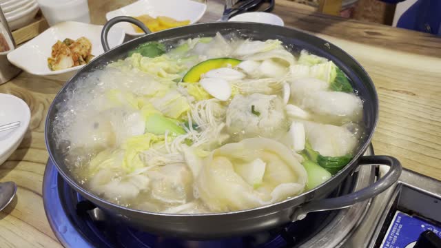 Cold dumpling hot pot