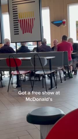 Elderly choir puts on free show in McDonald's