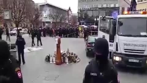 Uklanjanje automobila Davora Dragičevića s Trga Krajine