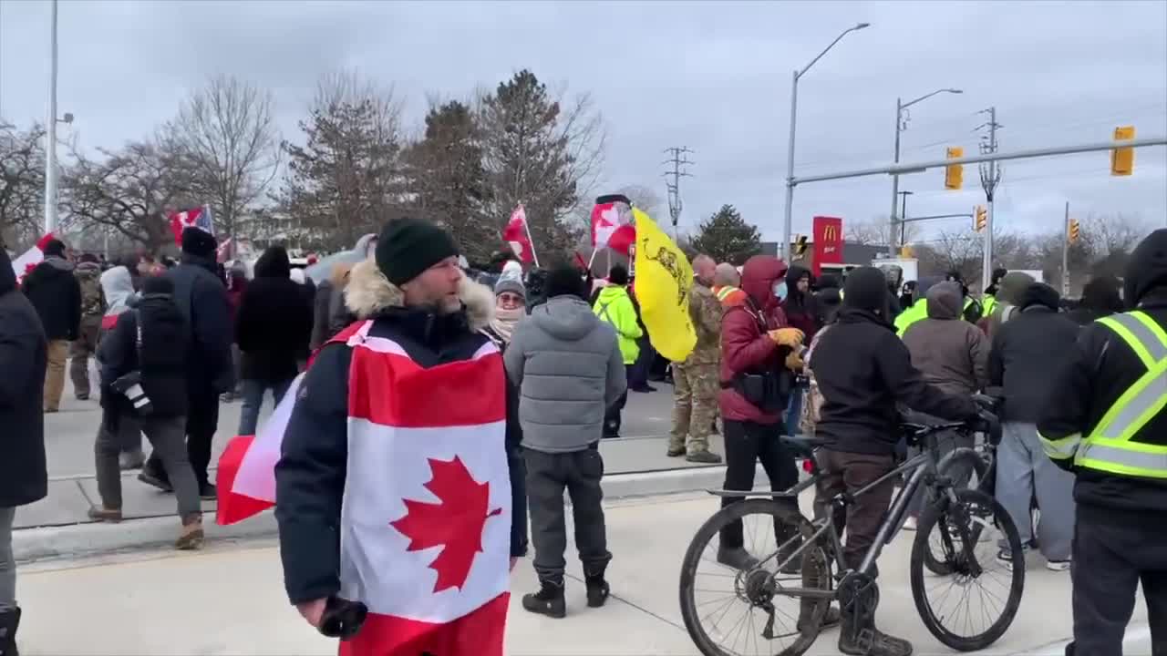 🇨🇦 Canadians Holding Strong 🇨🇦 - Ambassador Bridge