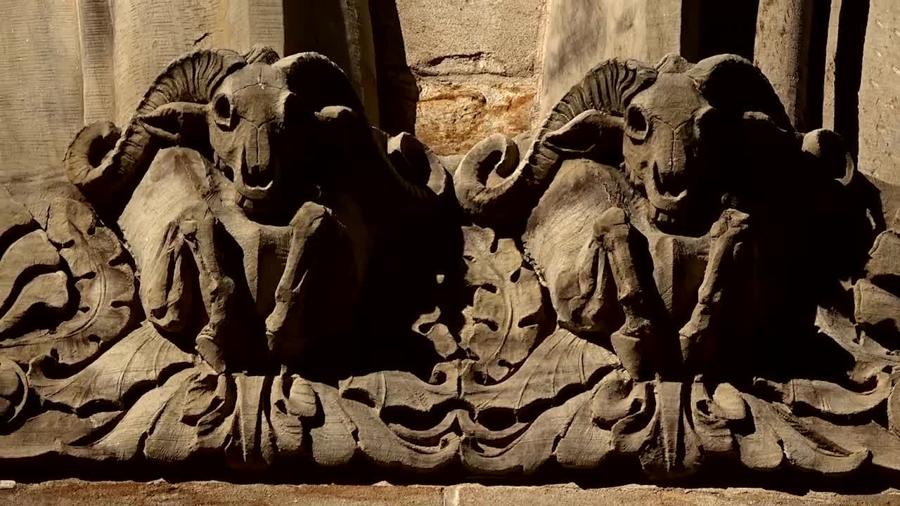 Alex Jones Exposes Skull and Bones