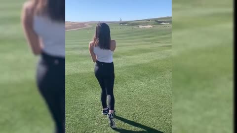 GOLF GIRLS DOING SWINGS