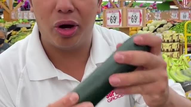 How do you pick a juicy cucumber