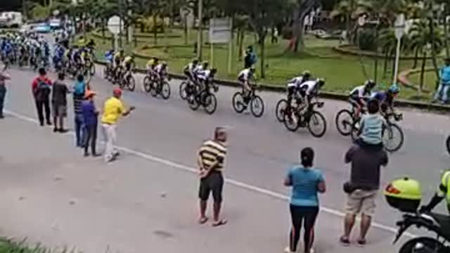 Cristian Montoya, ganador de la tercera etapa de la Vuelta a Colombia que pasó por Bucaramanga