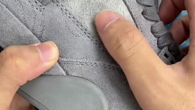Unboxing Jordan 4Kaws
