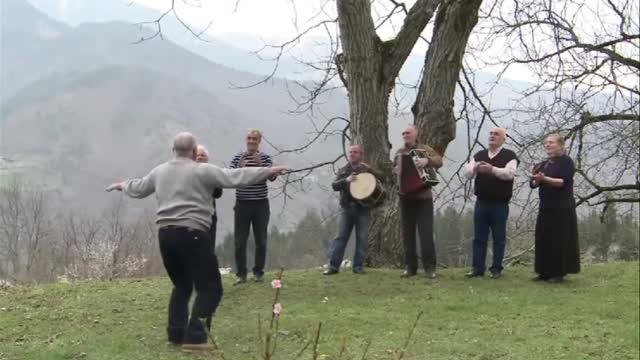 Танцы горячих грузин!