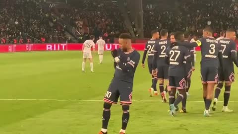 Neymar dancing in paris 🔥 Neymar dançando em Paris