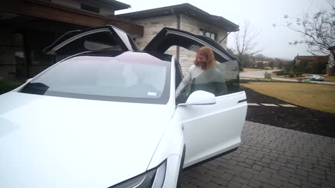 Tesla - Pretend to Save the Environment While Looking Rich