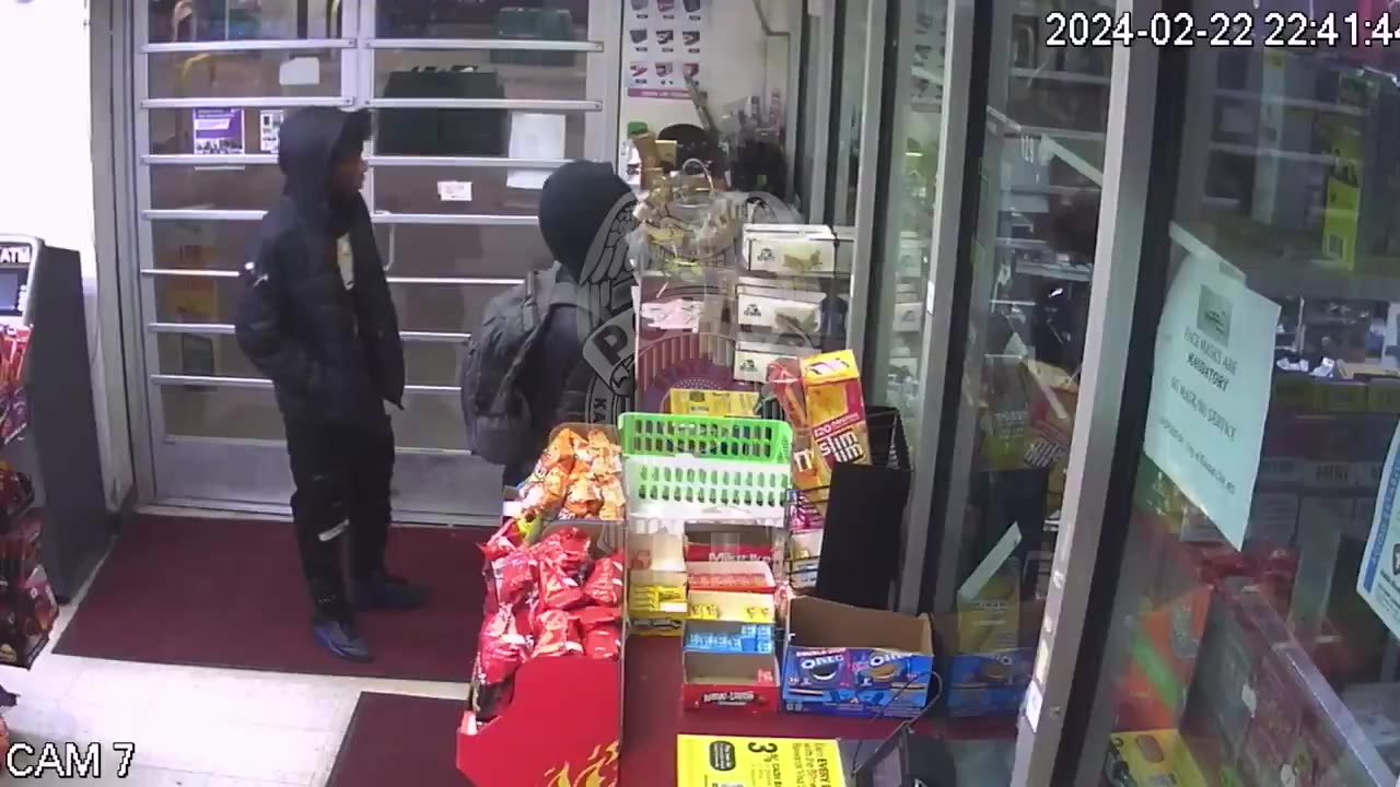 USA scumbags ask a man for money and then reportedly shoot and rob him