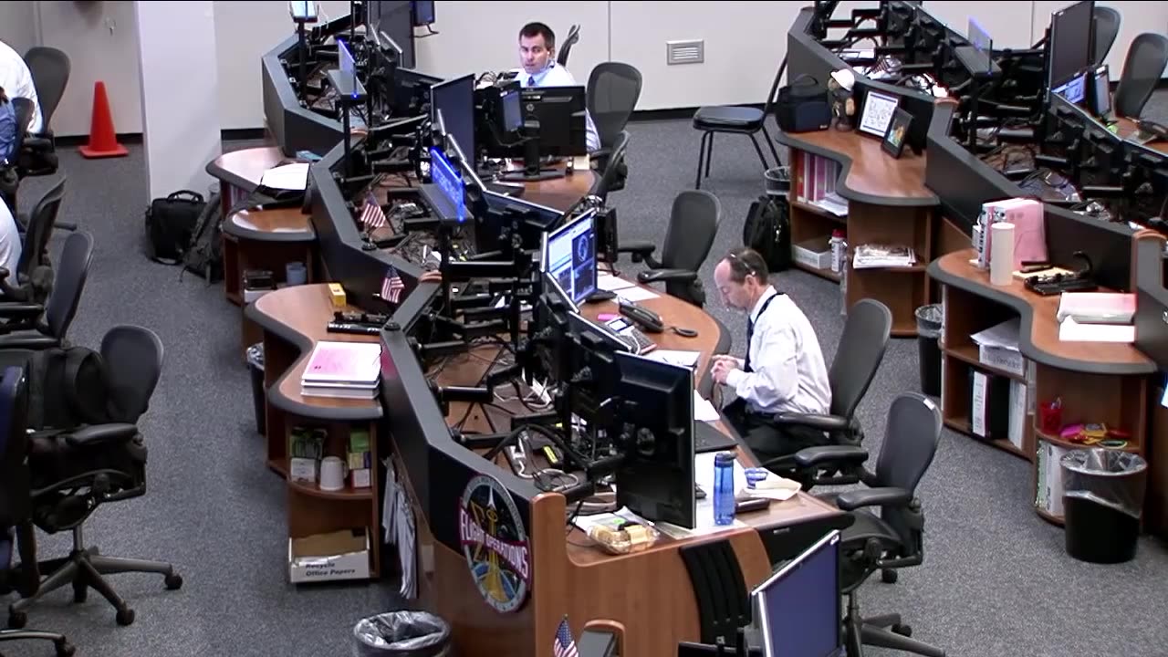 Space Station Crew Member Discusses the Environment with French Students