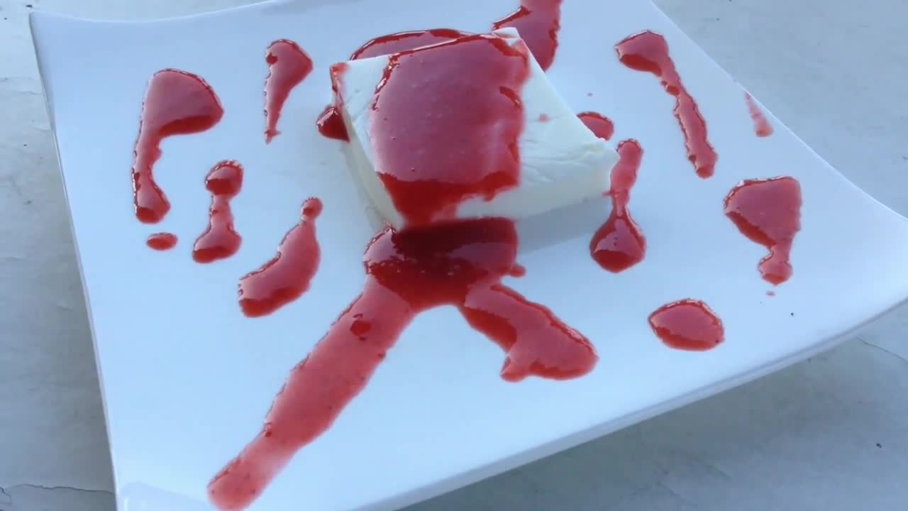 RECIPE FOR PANNA COTTA AND STRAWBERRY COULIS - RECETTE DE PANNA COTTA ET COULIS DE FRAISE