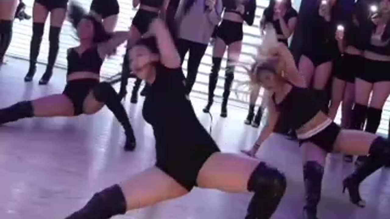 Crazy girls dance video