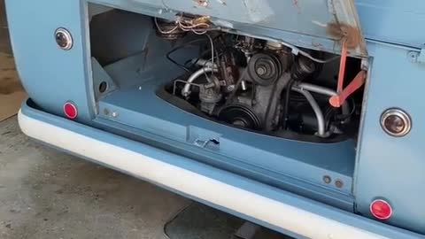 Start the engine by hand