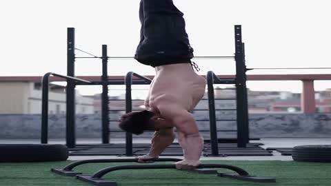 handstanding for freehand fitness