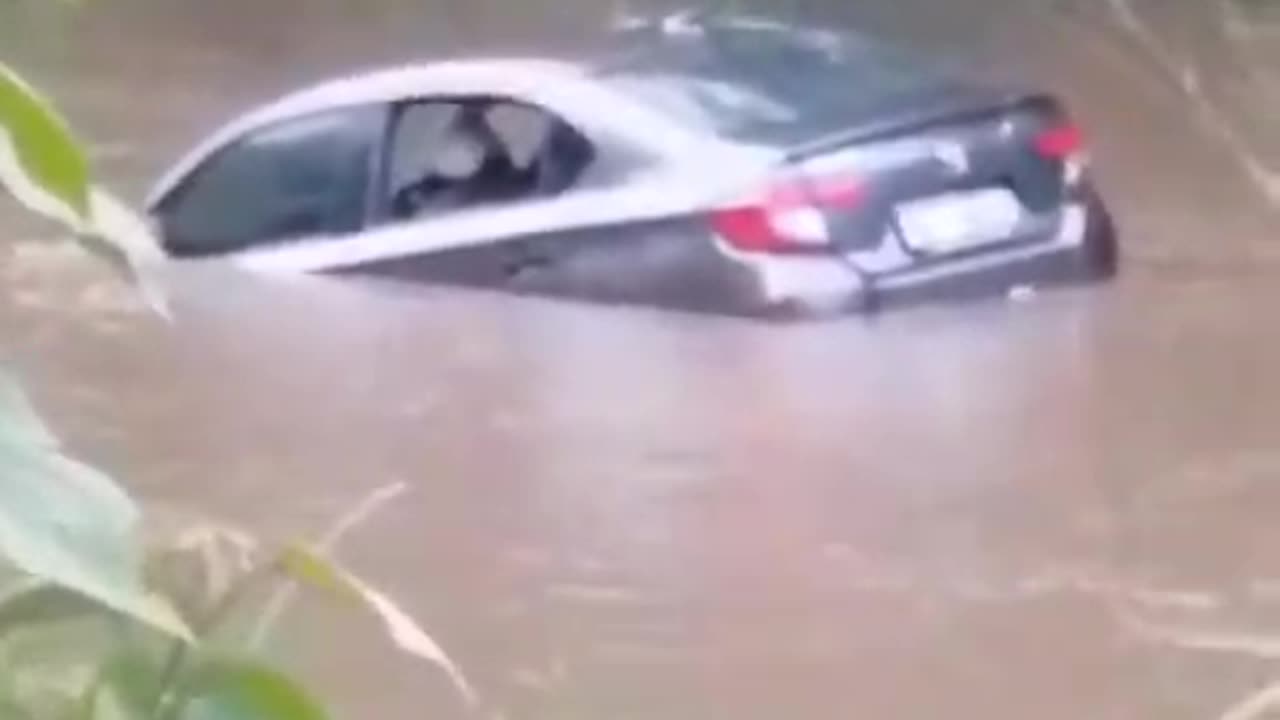 Tshelimnyama Bridge is flooded