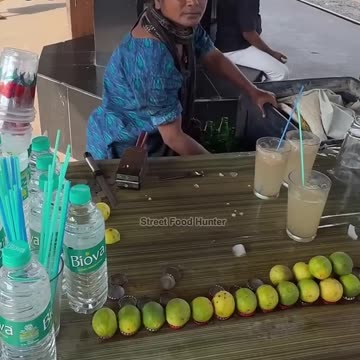 India Street 🇮🇳 Hardworking Aunty Sells Fresh Rocket Soda😱