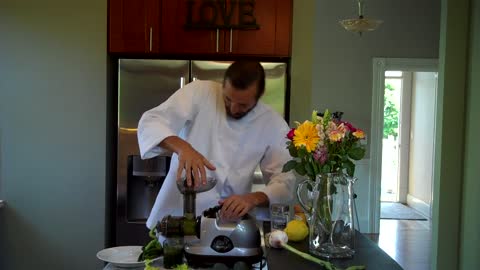 ALKALINE MINERAL RICH GREEN SOUP FOR HEALTHY BONES AND TEETH - May 4th 2013