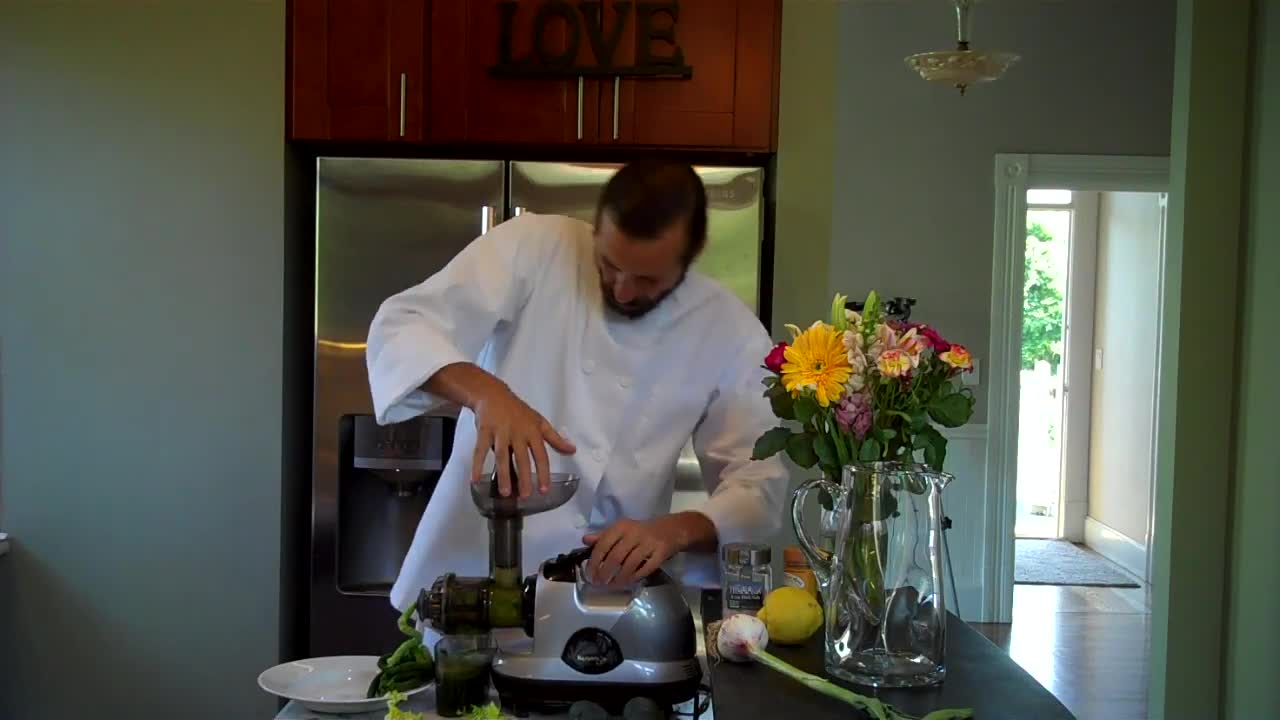 ALKALINE MINERAL RICH GREEN SOUP FOR HEALTHY BONES AND TEETH - May 4th 2013