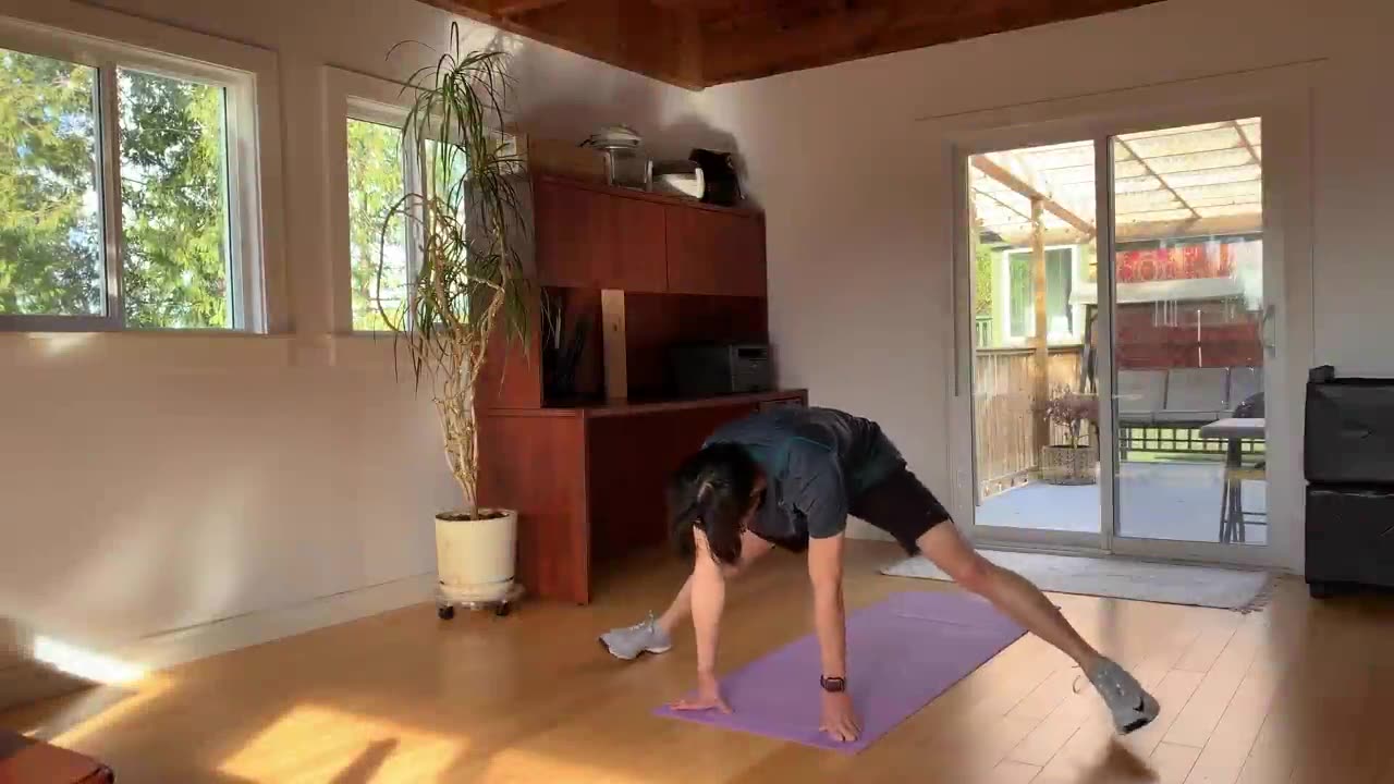 How I Learned The Full Splits in 30 Days by Henry Vo