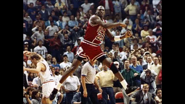 14 Moments When Iconic NBA Photos Were Taken