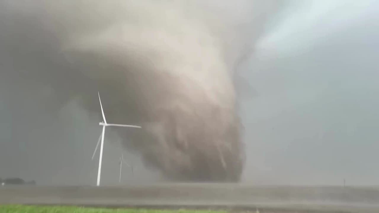 INSANE TORNADO near Greenfield, Iowa!