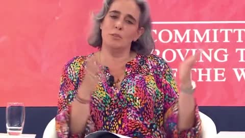 Gabriela Bucher di Oxfam: Covid è un prodotto molto redditizio