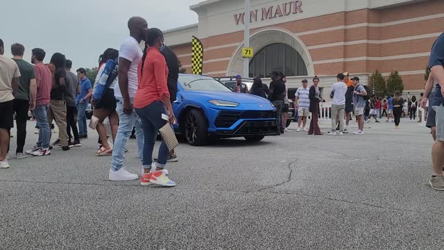 Lamborghini Urus idle sound