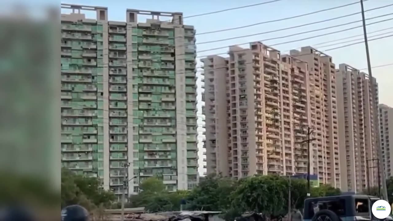 Flats for Resale in Gaur City 1st Avenue Greater Noida West