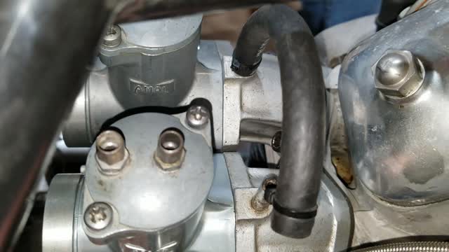 1974 Norton 850cc Commando carburetor swap