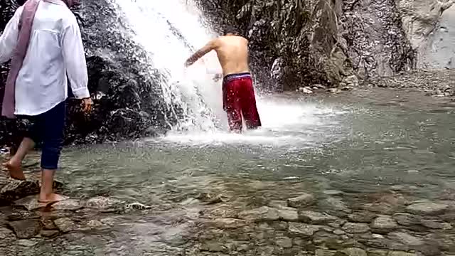 The coldest waterfall in the world - a fairy experience I lived ❄