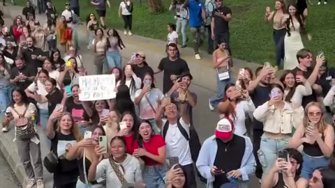 #maluma Recorre #medellín En Bus,Para Lanzar Un Nuevo Tema.
