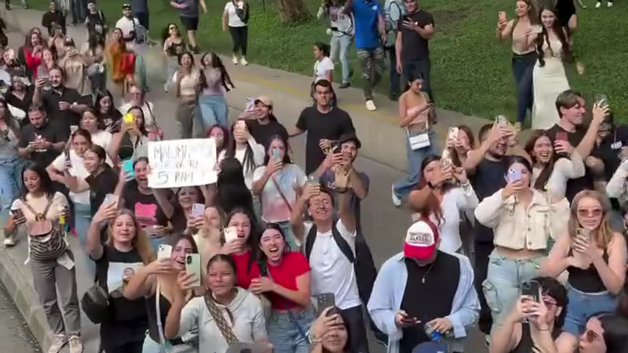 #maluma Recorre #medellín En Bus,Para Lanzar Un Nuevo Tema.