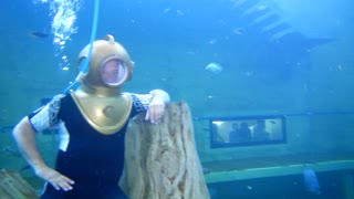 Underwater walks with the Dutch Diving Helmet at TODI, Belgium