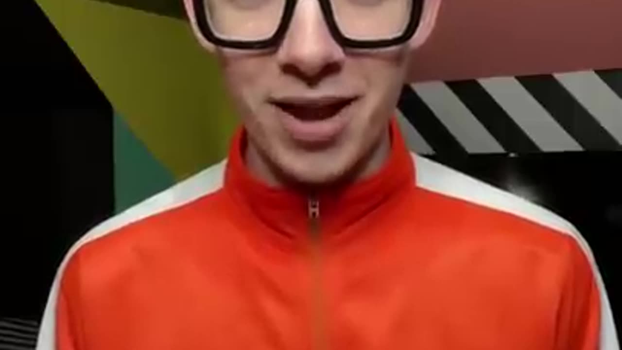 Super nerd somehow says the entire alphabet in 1 second!! **HILARIOUS**