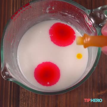 Here’s a Colorful (and Shockingly Easy) Way to Decorate a Cake!