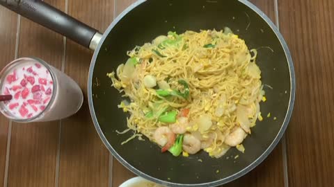 Vietnamese fried noodles and Strawberry latte