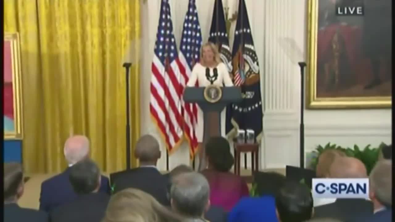 BRUTAL - Jill Biden got a standing ovation after the Obama’s introduced her and she called Joe out for sitting.