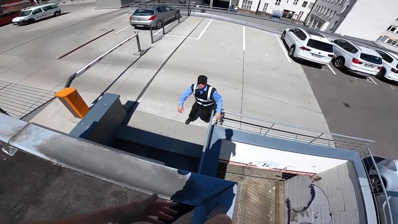 PARKOUR vs SECURITY | Parkour POV Escape-13