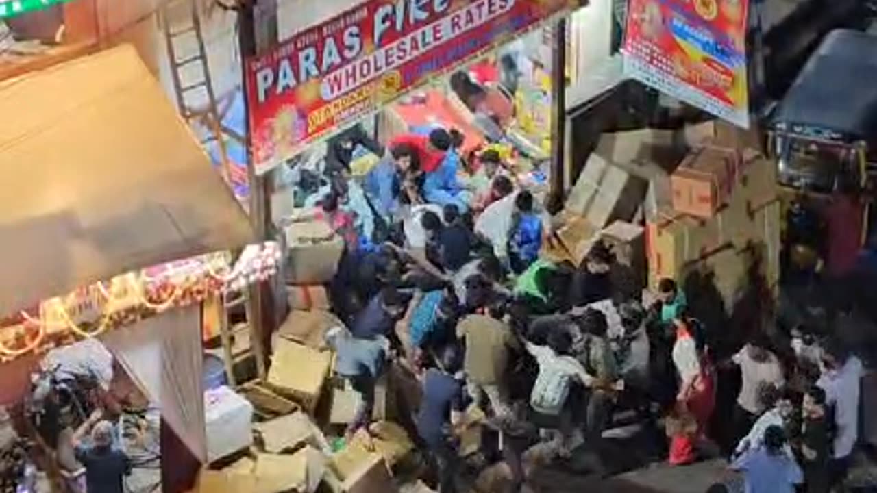 Fireworks Accident Shocks Crowd! Unbelievable Diwali Explosion Caught on Camera!