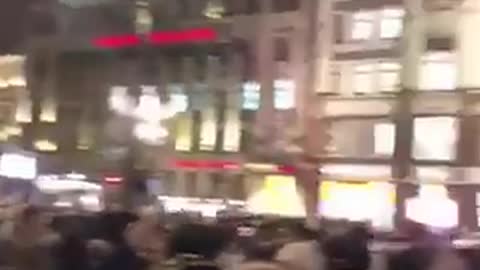 courageous russians shouting “no to war!” in st. petersburg tonight. #UkraineRussianWar