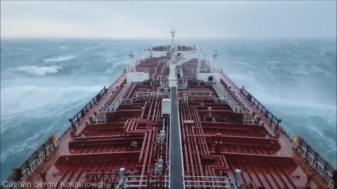 10 MONSTER WAVES VS SHIPS