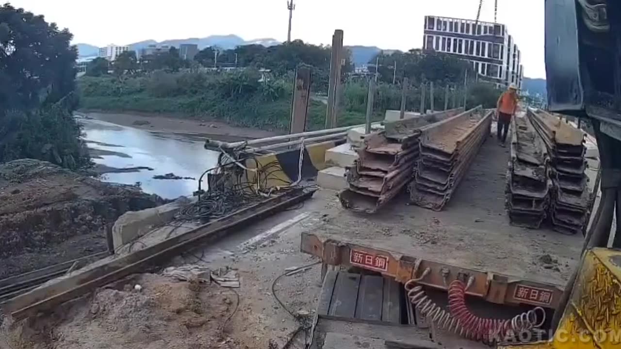 Leg Crushing Work Accident In Fuzhou China.mp4