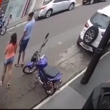 A man saved a small kid life