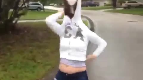 Long neck dancer