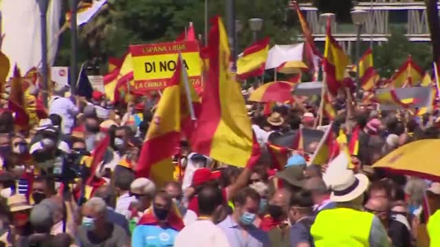 Thousands of people protest in Madrid against plans to pardon Catalan separatists