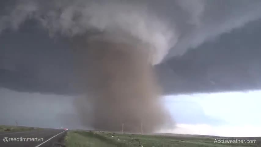 MASSIVE TORNADO CLOSE UP