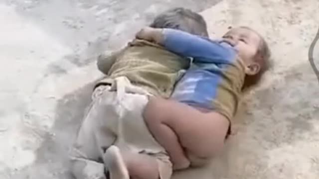 Very funny fight of children