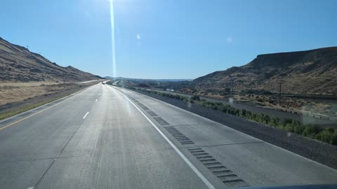 Trucking Idaho on I-84