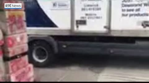 ΕΠΙΘΕΣΗ ΣΕ ΡΩΣΙΚΗ ΠΡΕΣΒΕΙΑ -ΔΟΥΒΛΙΝΟ