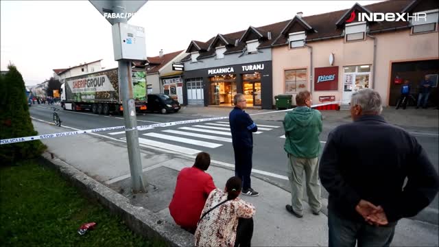 Pod kotačima teretnog kamiona poginuo desetogodišnjak